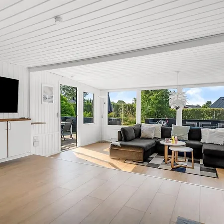 Edel - 650m From The Sea By Interhome